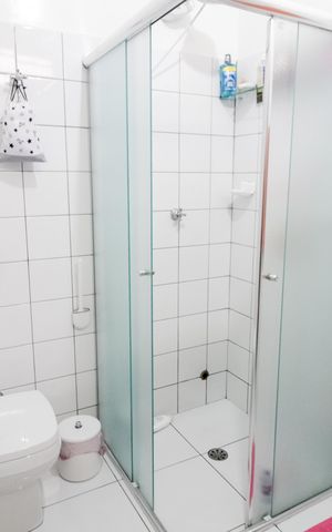 Casa à venda com 120m², 4 quartos e 1 vaga Casa à venda com 120m², 4 quartos e 1 vagaBanheiro