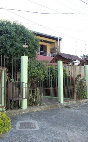 Casa à venda com 250m², 6 quartos e 2 vagasFachada