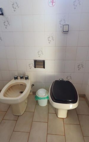 Casa para alugar com 500m², 4 quartos e 3 vagas Casa para alugar com 500m², 4 quartos e 3 vagasBanheiro da Suíte 1