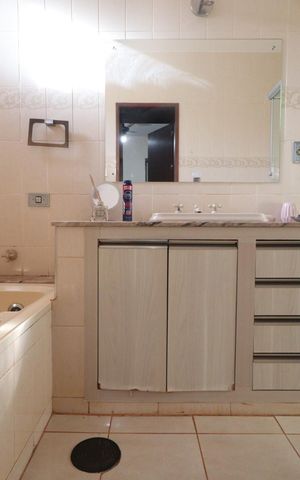 Casa para alugar com 500m², 4 quartos e 3 vagas Casa para alugar com 500m², 4 quartos e 3 vagasBanheiro da Suíte 2