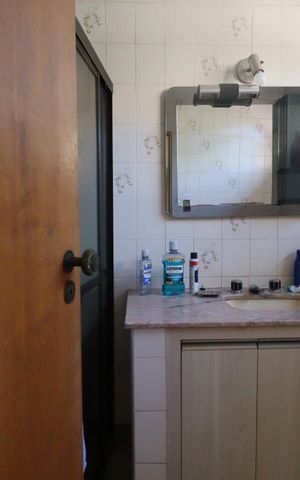 Casa para alugar com 500m², 4 quartos e 3 vagas Casa para alugar com 500m², 4 quartos e 3 vagasBanheiro da Suíte 1
