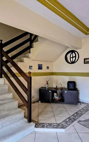 Casa de condomínio à venda com 348m², 5 quartos e 5 vagas Casa de condomínio à venda com 348m², 5 quartos e 5 vagas1º Pav - Sala