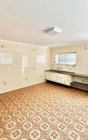 Casa à venda com 193m², 4 quartos e 2 vagas Casa à venda com 193m², 4 quartos e 2 vagasCozinha