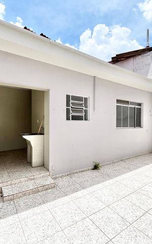 Casa à venda com 193m², 4 quartos e 2 vagas Casa à venda com 193m², 4 quartos e 2 vagasQuintal