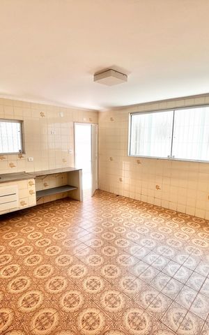 Casa à venda com 193m², 4 quartos e 2 vagas Casa à venda com 193m², 4 quartos e 2 vagasCozinha
