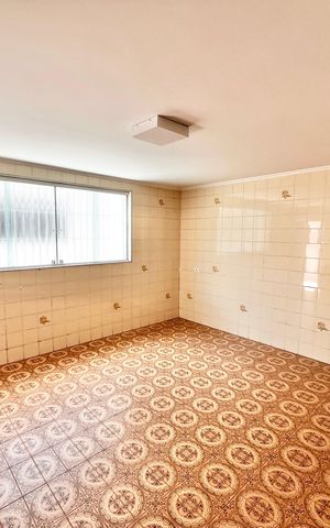 Casa à venda com 193m², 4 quartos e 2 vagas Casa à venda com 193m², 4 quartos e 2 vagasCozinha