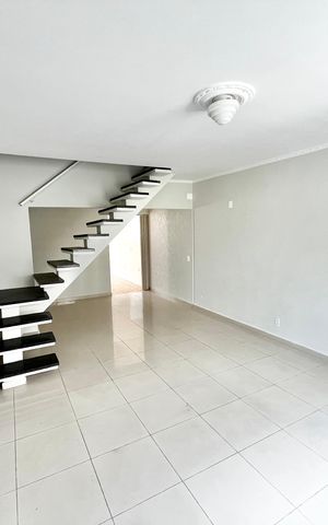 Casa à venda com 193m², 4 quartos e 2 vagas Casa à venda com 193m², 4 quartos e 2 vagasSala