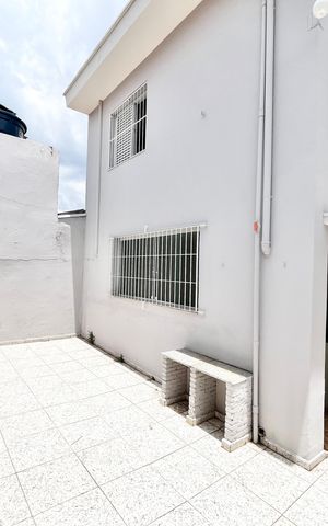 Casa à venda com 193m², 4 quartos e 2 vagas Casa à venda com 193m², 4 quartos e 2 vagasQuintal
