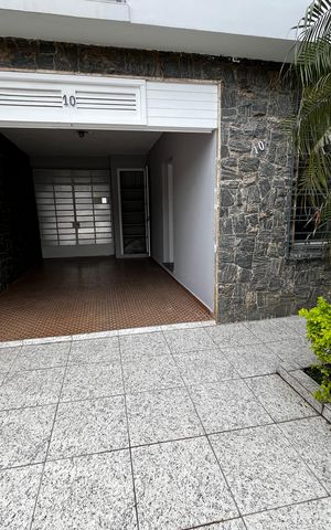 Casa à venda com 193m², 4 quartos e 2 vagas Casa à venda com 193m², 4 quartos e 2 vagasGaragem