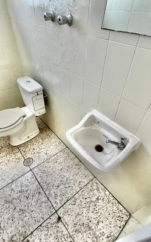Casa à venda com 193m², 4 quartos e 2 vagas Casa à venda com 193m², 4 quartos e 2 vagasBanheiro de serviço