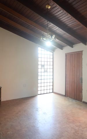 Casa à venda com 97m², 2 quartos e 2 vagasSala