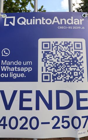 Casa à venda com 97m², 2 quartos e 2 vagasQr Code