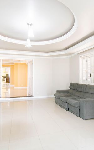 Casa à venda com 300m², 4 quartos e 2 vagas