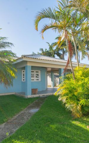 Casa à venda com 300m², 4 quartos e 2 vagas