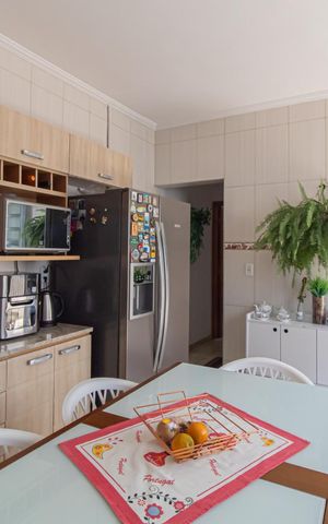 Casa à venda com 167m², 3 quartos e 1 vaga Casa à venda com 167m², 3 quartos e 1 vagaCozinha
