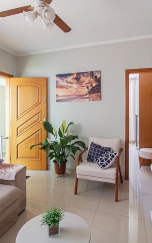Casa à venda com 167m², 3 quartos e 1 vaga Casa à venda com 167m², 3 quartos e 1 vagaSala