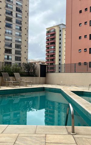 Apartamento à venda com 139m², 4 quartos e 2 vagas Apartamento à venda com 139m², 4 quartos e 2 vagasÁrea comum - Piscina