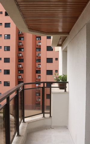 Apartamento à venda com 139m², 4 quartos e 2 vagasVaranda