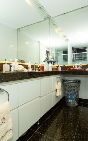Apartamento à venda com 156m², 4 quartos e 3 vagas Apartamento à venda com 156m², 4 quartos e 3 vagasBANHEIRO3