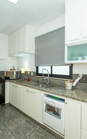 Apartamento à venda com 156m², 4 quartos e 3 vagas Apartamento à venda com 156m², 4 quartos e 3 vagasCOZINHA