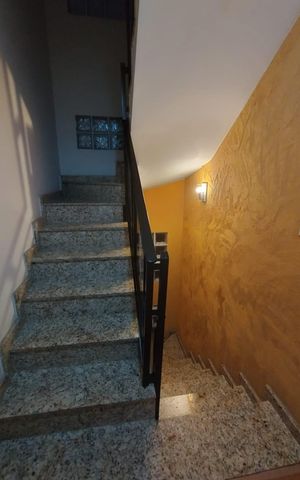 Casa para alugar com 280m², 4 quartos e 5 vagas Casa para alugar com 280m², 4 quartos e 5 vagasEscadas