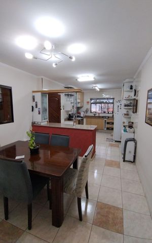 Casa para alugar com 280m², 4 quartos e 5 vagas Casa para alugar com 280m², 4 quartos e 5 vagasCozinha