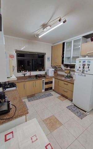 Casa para alugar com 280m², 4 quartos e 5 vagas Casa para alugar com 280m², 4 quartos e 5 vagasCozinha