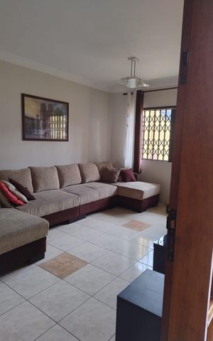 Casa para alugar com 280m², 4 quartos e 5 vagas Casa para alugar com 280m², 4 quartos e 5 vagasSala