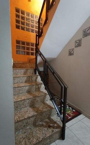 Casa para alugar com 280m², 4 quartos e 5 vagas Casa para alugar com 280m², 4 quartos e 5 vagasEscada