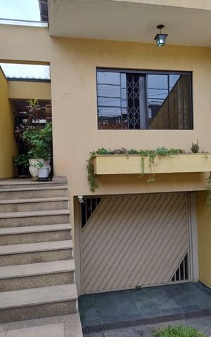Casa para alugar com 280m², 4 quartos e 5 vagas Casa para alugar com 280m², 4 quartos e 5 vagasEntrada