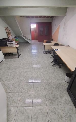 Casa para alugar com 280m², 4 quartos e 5 vagas Casa para alugar com 280m², 4 quartos e 5 vagasEscritório