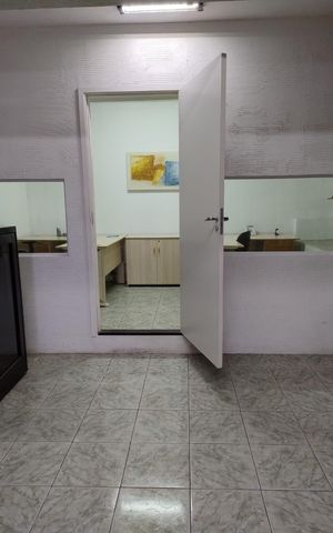 Casa para alugar com 280m², 4 quartos e 5 vagas Casa para alugar com 280m², 4 quartos e 5 vagasEscritório
