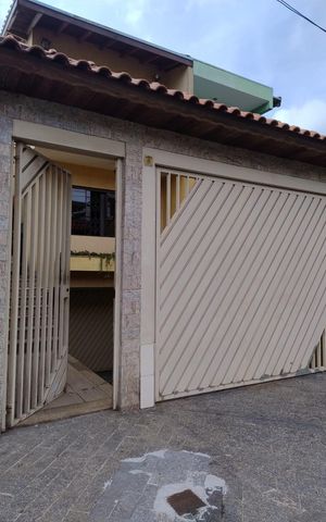 Casa para alugar com 280m², 4 quartos e 5 vagas Casa para alugar com 280m², 4 quartos e 5 vagasFachada