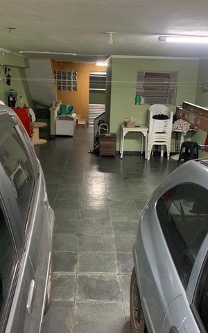 Casa para alugar com 280m², 4 quartos e 5 vagas Casa para alugar com 280m², 4 quartos e 5 vagasGaragem