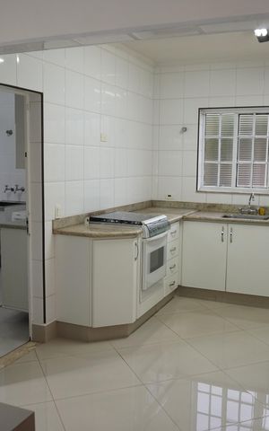 Casa para alugar com 330m², 3 quartos e 2 vagasCozinha