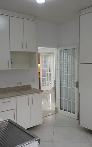 Casa para alugar com 330m², 3 quartos e 2 vagasÁrea de Serviço