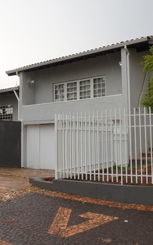 Casa para alugar com 330m², 3 quartos e 2 vagasFachada