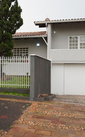 Casa para alugar com 330m², 3 quartos e 2 vagasFachada