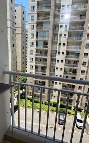 Apartamento à venda com 61m², 2 quartos e 1 vaga Apartamento à venda com 61m², 2 quartos e 1 vagaVaranda