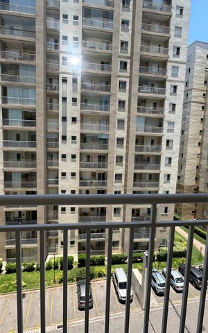 Apartamento à venda com 61m², 2 quartos e 1 vaga Apartamento à venda com 61m², 2 quartos e 1 vagaVaranda