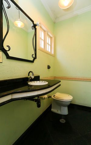 Casa à venda com 450m², 3 quartos e 4 vagas Casa à venda com 450m², 3 quartos e 4 vagaslavabo 1