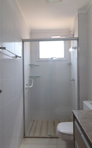 Apartamento para alugar com 70m², 2 quartos e 2 vagas Apartamento para alugar com 70m², 2 quartos e 2 vagasBanheiro da Suíte