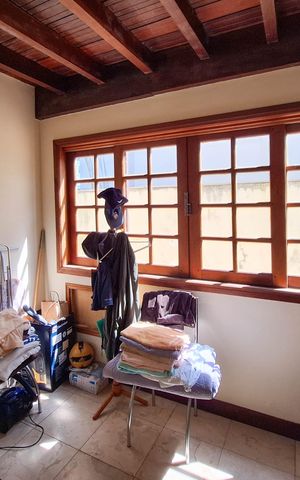 Casa de condomínio à venda com 450m², 3 quartos e 4 vagas Casa de condomínio à venda com 450m², 3 quartos e 4 vagasEscritório
