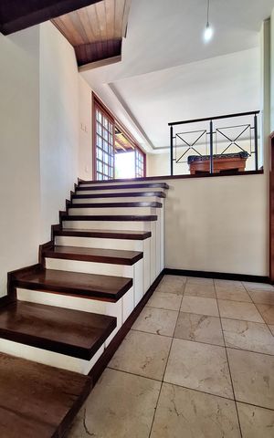 Casa de condomínio à venda com 450m², 3 quartos e 4 vagas Casa de condomínio à venda com 450m², 3 quartos e 4 vagasSala 1