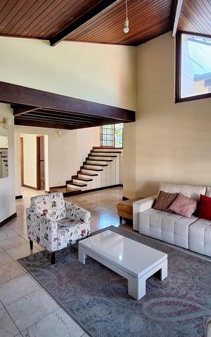 Casa de condomínio à venda com 450m², 3 quartos e 4 vagas Casa de condomínio à venda com 450m², 3 quartos e 4 vagasSala 1