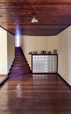 Casa de condomínio à venda com 450m², 3 quartos e 4 vagas Casa de condomínio à venda com 450m², 3 quartos e 4 vagasSala 3