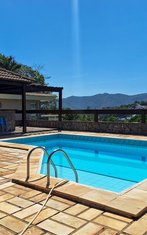 Casa de condomínio à venda com 450m², 3 quartos e 4 vagas Casa de condomínio à venda com 450m², 3 quartos e 4 vagasQuintal