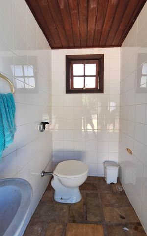 Casa de condomínio à venda com 450m², 3 quartos e 4 vagas Casa de condomínio à venda com 450m², 3 quartos e 4 vagasBanheiro 2