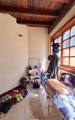 Casa de condomínio à venda com 450m², 3 quartos e 4 vagas Casa de condomínio à venda com 450m², 3 quartos e 4 vagasEscritório