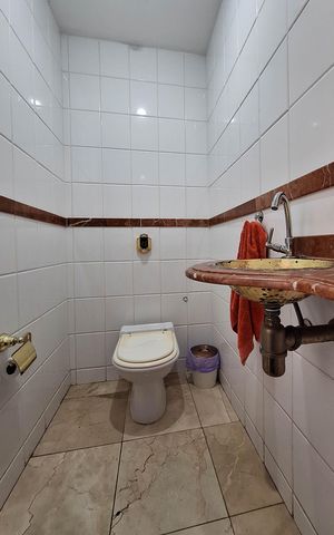 Casa de condomínio à venda com 450m², 3 quartos e 4 vagas Casa de condomínio à venda com 450m², 3 quartos e 4 vagasLavabo